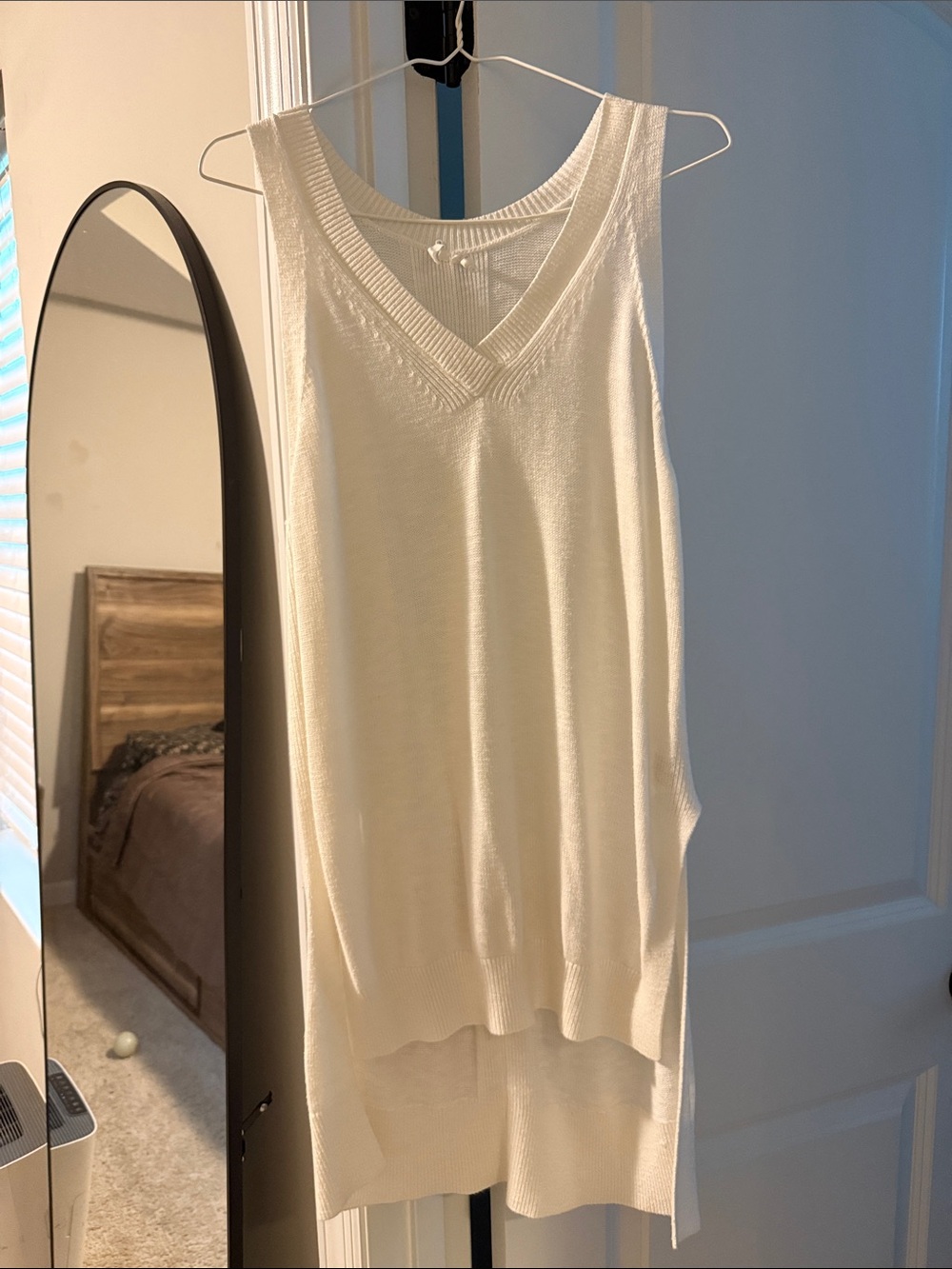 Anthropologie Cream V-Neck Sleeveless Knit Tunic Tank